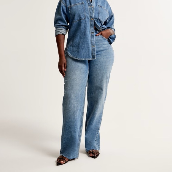 Abercrombie & Fitch High Rise 90s Relaxed Jean - Picture 2 of 3